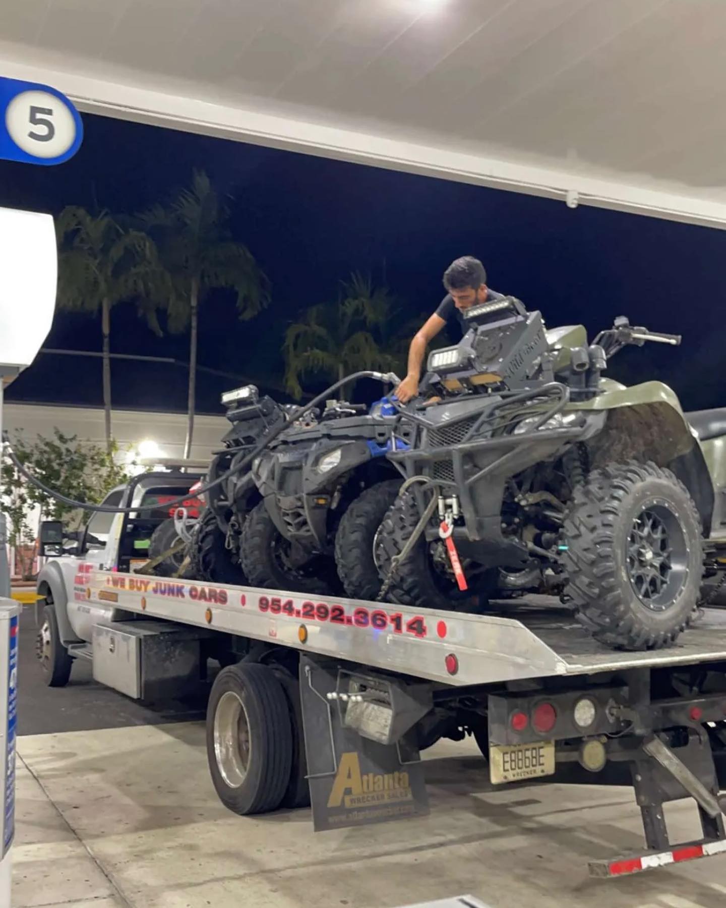 @marktowing with the toys